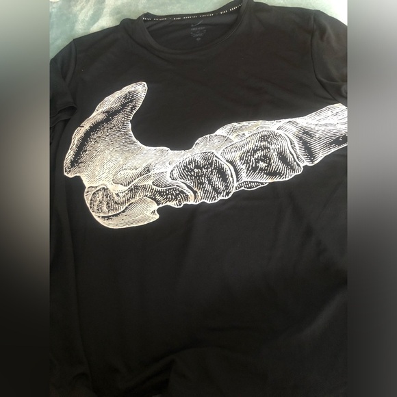 Nike Black Short Sleeve Graphic Tee - Picture 4 of 4